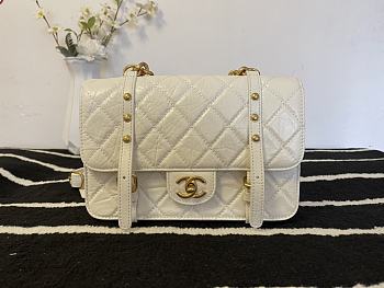 CHANEL MESSENGER FLAP BAG WHITE AS2696 25 CM