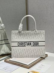 DIOR SMALL BOOK TOTE WHITE LEATHER M1296 36 × 28 CM - 1