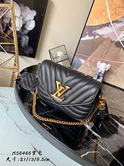 LV New Wave Multi-Pochette M56461 Size 21 cm - 1