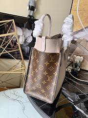 LV On My Side MM Greige M58485 Size 30.5 cm - 5