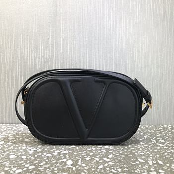 Valentino V Logo Cross Body Camera Bag Black Size 25 Cm