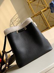 LV Neonoe CALFSKIN TEDDY MM M56963  - 4