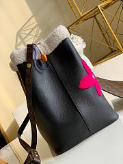 LV Neonoe CALFSKIN TEDDY MM M56963  - 5