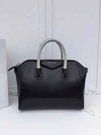 givenchy antigona small size in cm