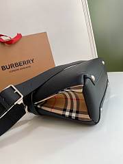 Burberry Small Banner in Black Grain Leather Size 26 x 12 x 19 cm - 5