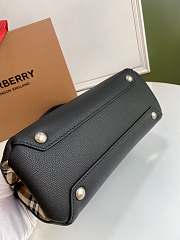 Burberry Small Banner in Black Grain Leather Size 26 x 12 x 19 cm - 4