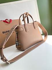 Burberry Small Banner in Beige Grain Leather Size 26 x 12 x 19 cm - 4