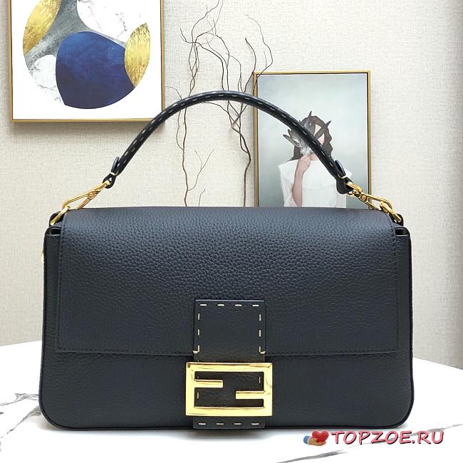 Fendi Large Baguette in Black Grain Leather Size 33 x 18 x 5.5 cm - 1