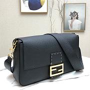 Fendi Large Baguette in Black Grain Leather Size 33 x 18 x 5.5 cm - 3