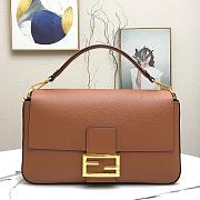 Fendi Large Baguette in Brown Grain Leather Size 33 x 18 x 5.5 cm - 1