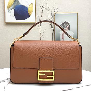 Fendi Large Baguette in Brown Grain Leather Size 33 x 18 x 5.5 cm