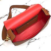Fendi Large Baguette in Brown Grain Leather Size 33 x 18 x 5.5 cm - 6
