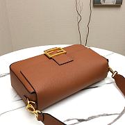 Fendi Large Baguette in Brown Grain Leather Size 33 x 18 x 5.5 cm - 4
