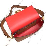Fendi Baguette in Brown Grain Leather 8BR600 Size 26 x 14 x 4 cm - 2