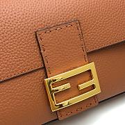 Fendi Baguette in Brown Grain Leather 8BR600 Size 26 x 14 x 4 cm - 3