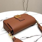Fendi Baguette in Brown Grain Leather 8BR600 Size 26 x 14 x 4 cm - 6