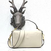 Fendi Baguette in White Grain Leather 8BR600 Size 26 x 14 x 4 cm - 4