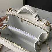 CHANEL VANITY BAG IN WHITE SIZE 21CM - 3