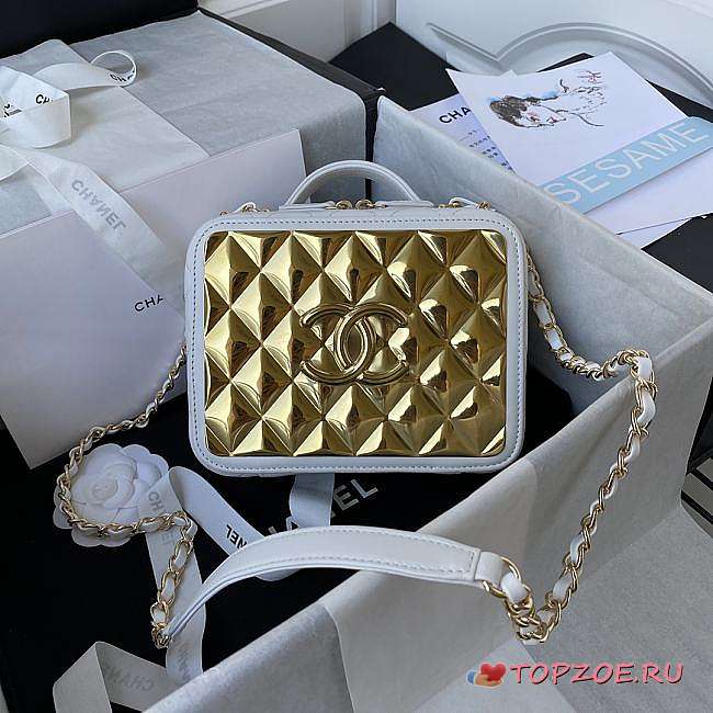 Chanel Vanity Bag Lambskin & Gold-Tone Metal White 18 cm - 1