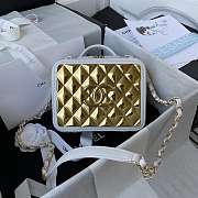 Chanel Vanity Bag Lambskin & Gold-Tone Metal White 18 cm - 1