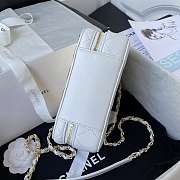 Chanel Vanity Bag Lambskin & Gold-Tone Metal White 18 cm - 2