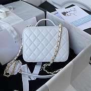 Chanel Vanity Bag Lambskin & Gold-Tone Metal White 18 cm - 3