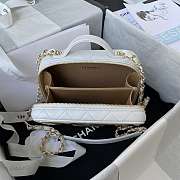 Chanel Vanity Bag Lambskin & Gold-Tone Metal White 18 cm - 5