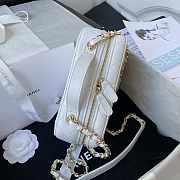 Chanel Vanity Bag Lambskin & Gold-Tone Metal White 18 cm - 6