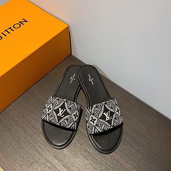 LV SLIPPERS 009