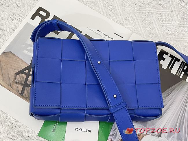 BOTTEGA VENETA CASSETTE KLEINBLUE MEDIUM SIZE23CM - 1