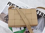 BOTTEGA VENETA CASSETTE BEIGE MEDIUM SIZE23CM - 1