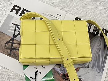 BOTTEGA VENETA CASSETTE YELLOW MEDIUM SIZE23CM