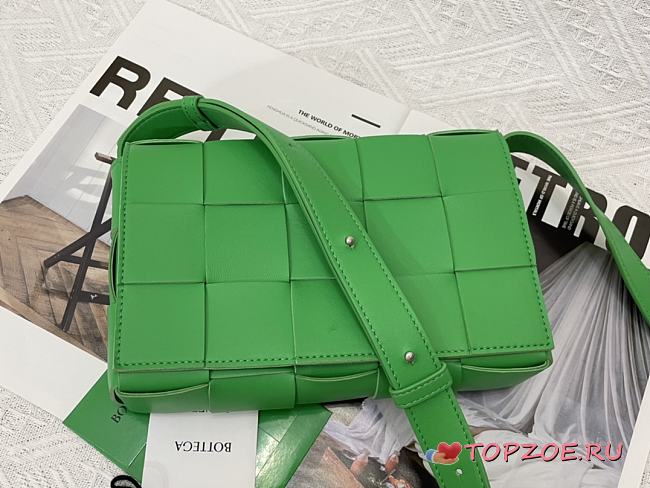 BOTTEGA VENETA CASSETTE GREEN MEDIUM SIZE23CM - 1