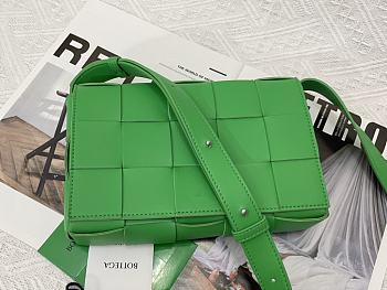 BOTTEGA VENETA CASSETTE GREEN MEDIUM SIZE23CM