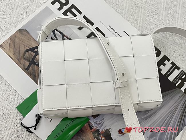 BOTTEGA VENETA CASSETTE WHITE MEDIUM SIZE23CM - 1