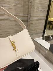 YSL LE 5 À 7 HOBO BAG IN SMOOTH LEATHER CREAM 25CM - 6