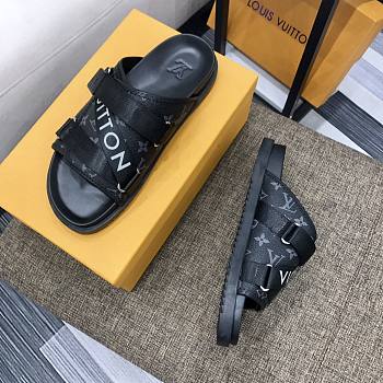 LV SLIPPERS 011