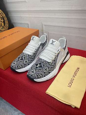 LV SNEAKER-01