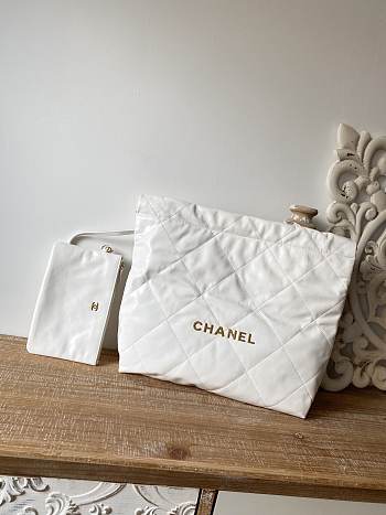 CHANEL 22 BAG Calfskin White Medium 39cm