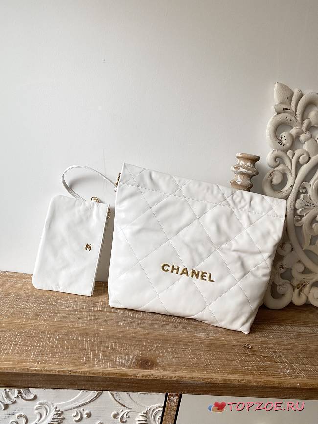 CHANEL 22 BAG Calfskin White Medium 37cm - 1