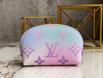 LV Cosmetic pouch 17cm