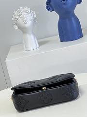 LV WALLET ON STRAP BUBBLEGRAM M81398 20CM - 3