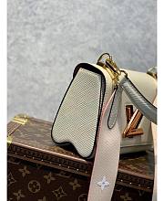 LV EPI LEATHER TWIST PM - 6