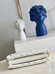 LV Coussin Vuittamins White Bag 26*20*12cm - 3
