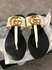 Gucci Leather thong sandal with Double G - 4