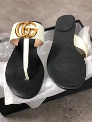 Gucci Leather thong sandal with Double G - 2