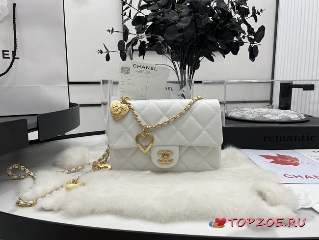Chanel Flap Bag White Heart on chain - 1