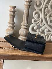 Chanel Coco Flap Bag Black 20cm - 2