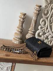 Chanel Coco Flap Bag Black 20cm - 3