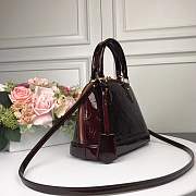 LOUIS VUITTON ALMA BB MONOGRAM VERNIS - 2